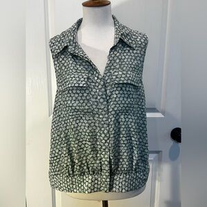 CAbi sleeveless top blouse green and white size small vacation business casual